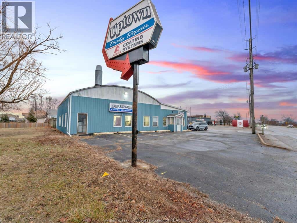 465 FRONT ROAD North — Amherstburg, Ontario - Photo 2 of 50