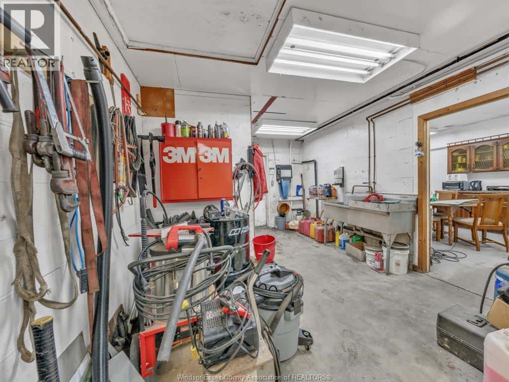 465 FRONT ROAD North — Amherstburg, Ontario - Photo 5 of 50