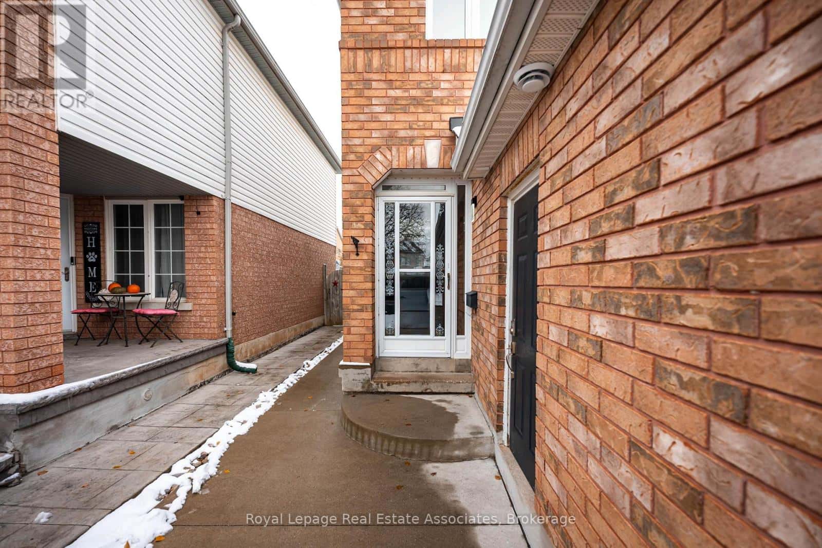 51 CURRY CRESCENT — Halton Hills (Georgetown), Ontario - Photo 3 of 45