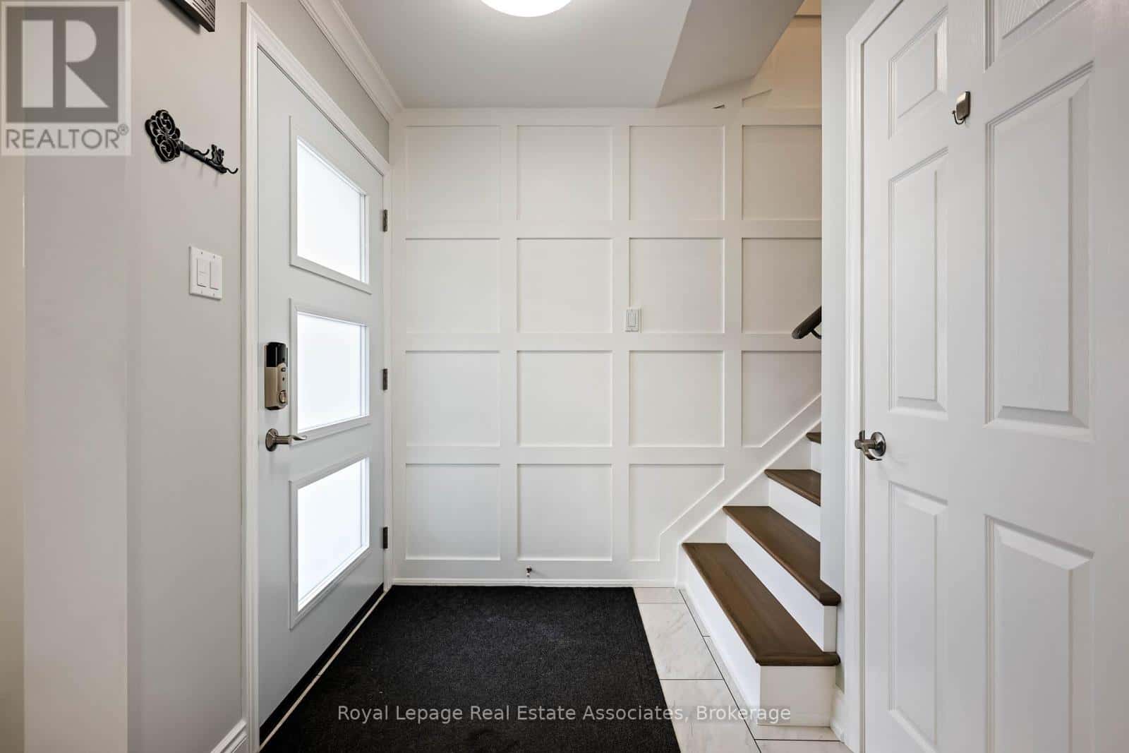 51 CURRY CRESCENT — Halton Hills (Georgetown), Ontario - Photo 4 of 45