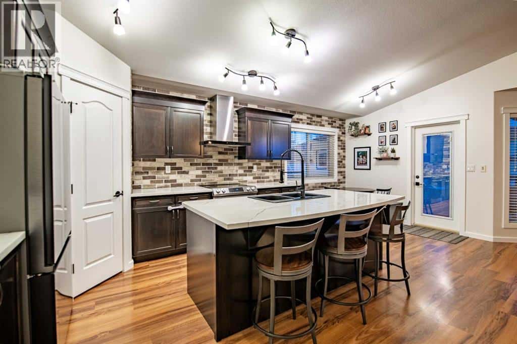 42 Landry Bend — Red Deer, Alberta - Photo 4 of 40