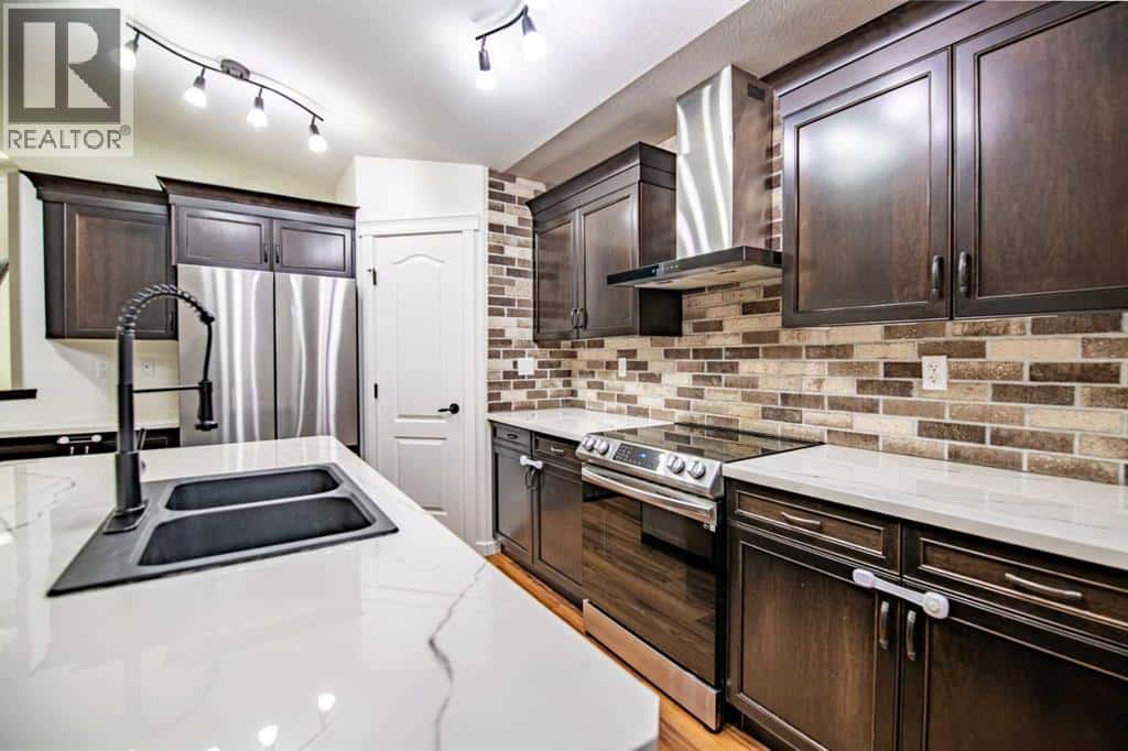 42 Landry Bend — Red Deer, Alberta - Photo 5 of 40