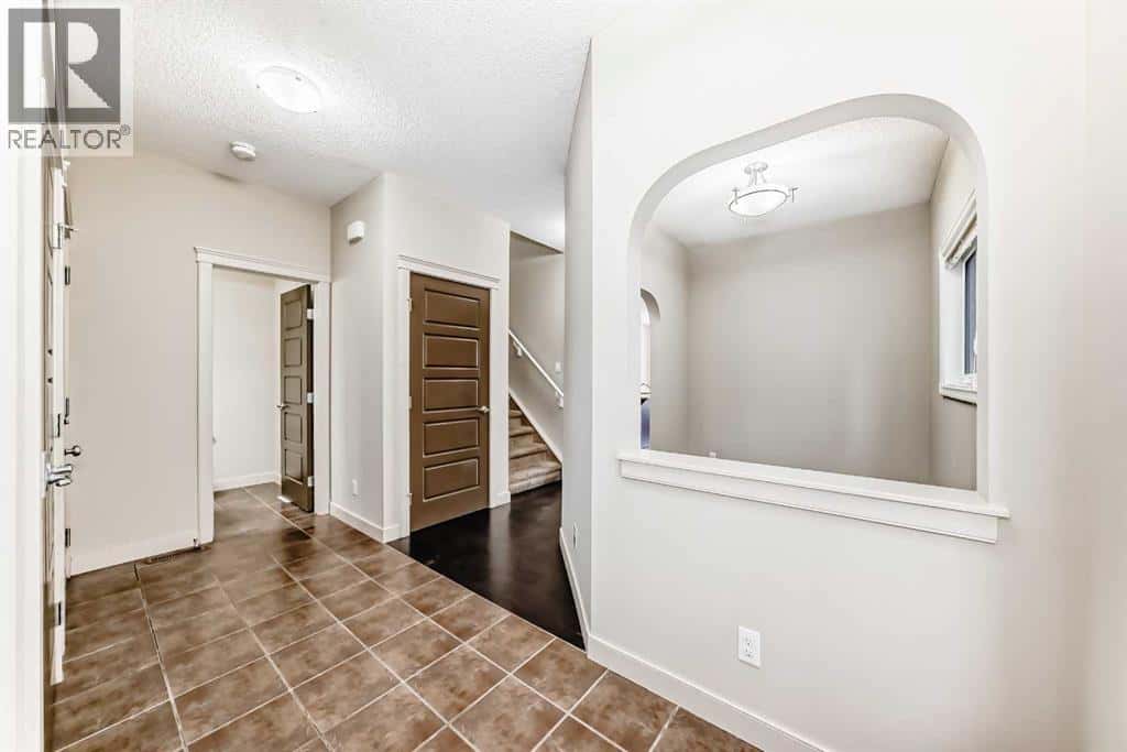 6 Evanspark Manor NW — Calgary, Alberta - Photo 5 of 50