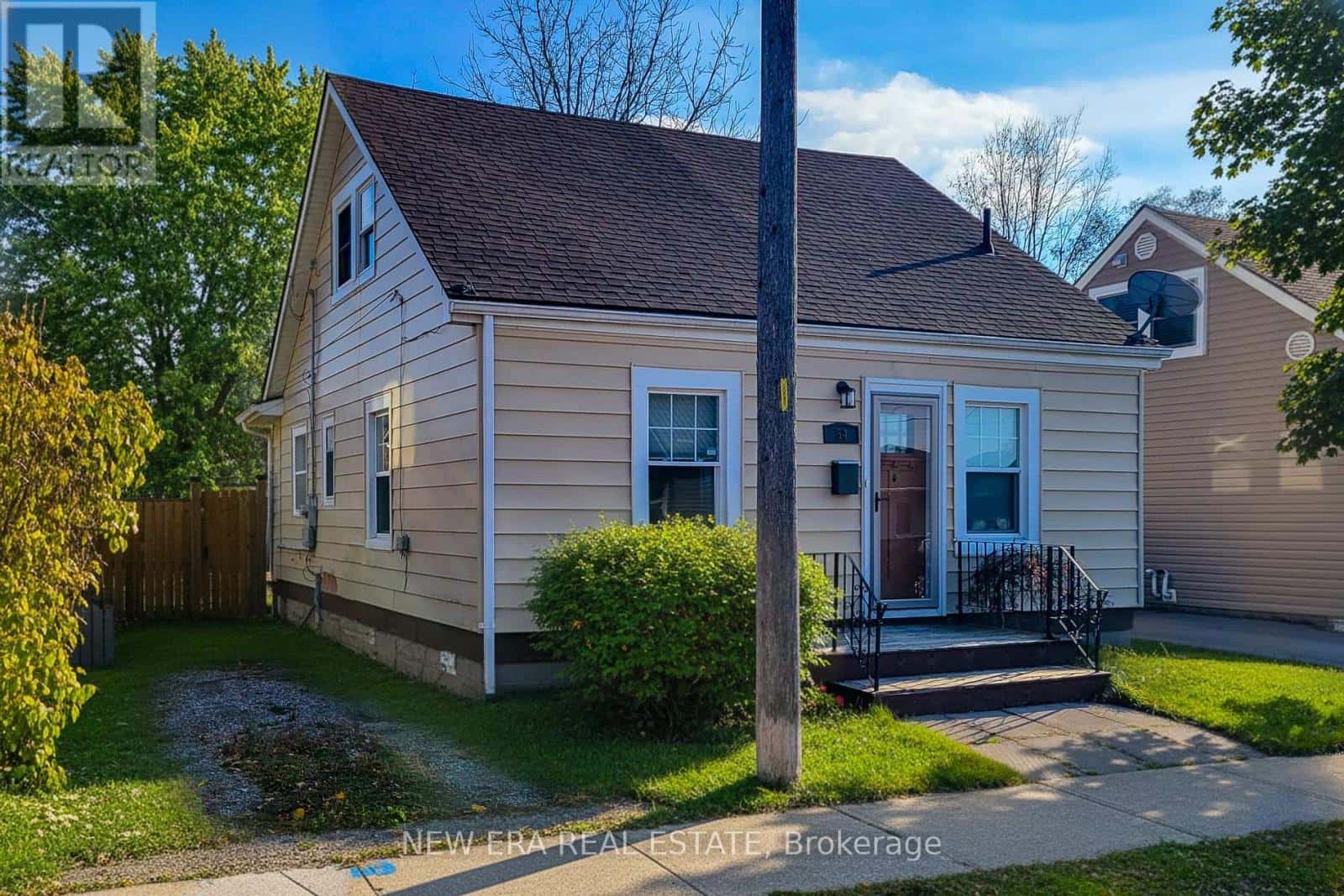 54 EIGHTH AVENUE — Brantford, Ontario - Photo 3 of 28