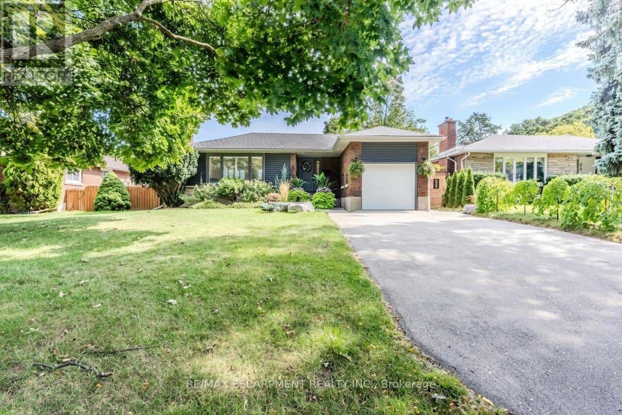 23 WEST HAMPTON ROAD — St. Catharines (Glendale/Glenridge), Ontario - Photo 2 of 49