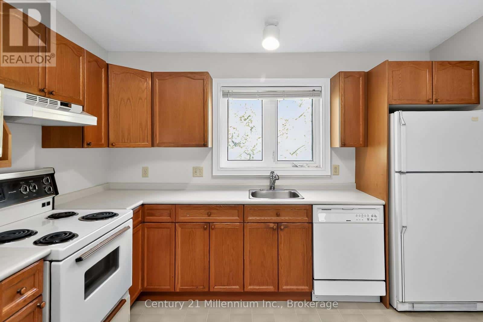 524 OXBOW CRESCENT — Collingwood, Ontario - Photo 3 of 28