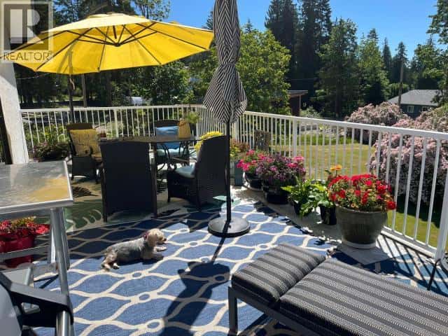 7889 HIGHWAY 101 — Powell River, British Columbia - Photo 2 of 53