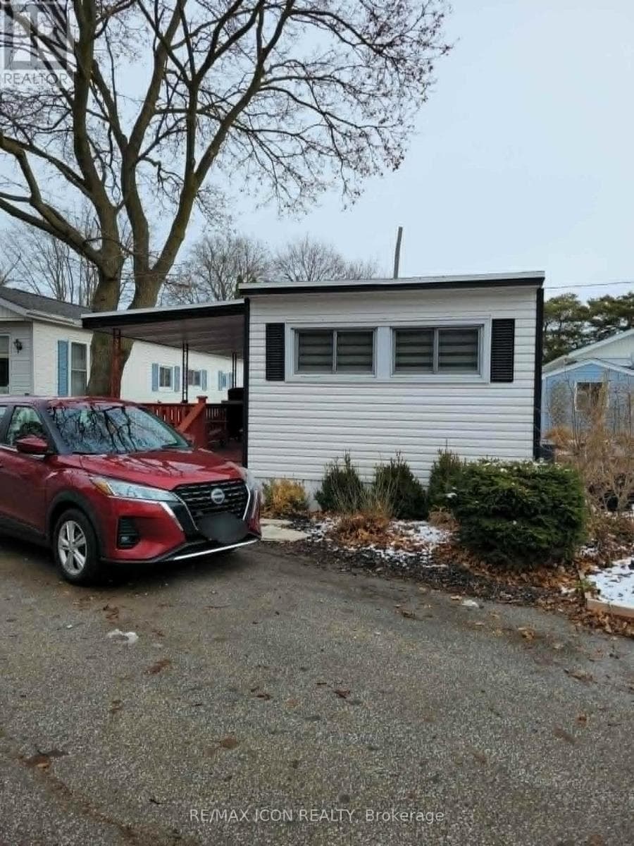 13 - 1940 LONDON LINE — Sarnia, Ontario - Main photo