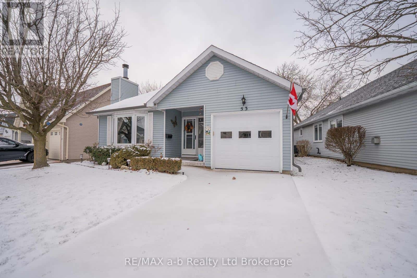53 HAWKINS CRESCENT — Tillsonburg, Ontario - Photo 2 of 37