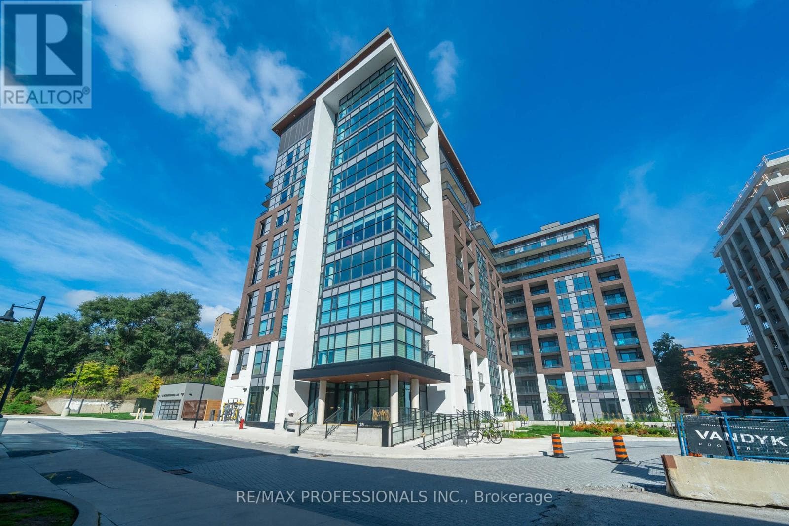 901 - 25 NEIGHBOURHOOD LANE — Toronto (Stonegate-Queensway), Ontario - Main photo