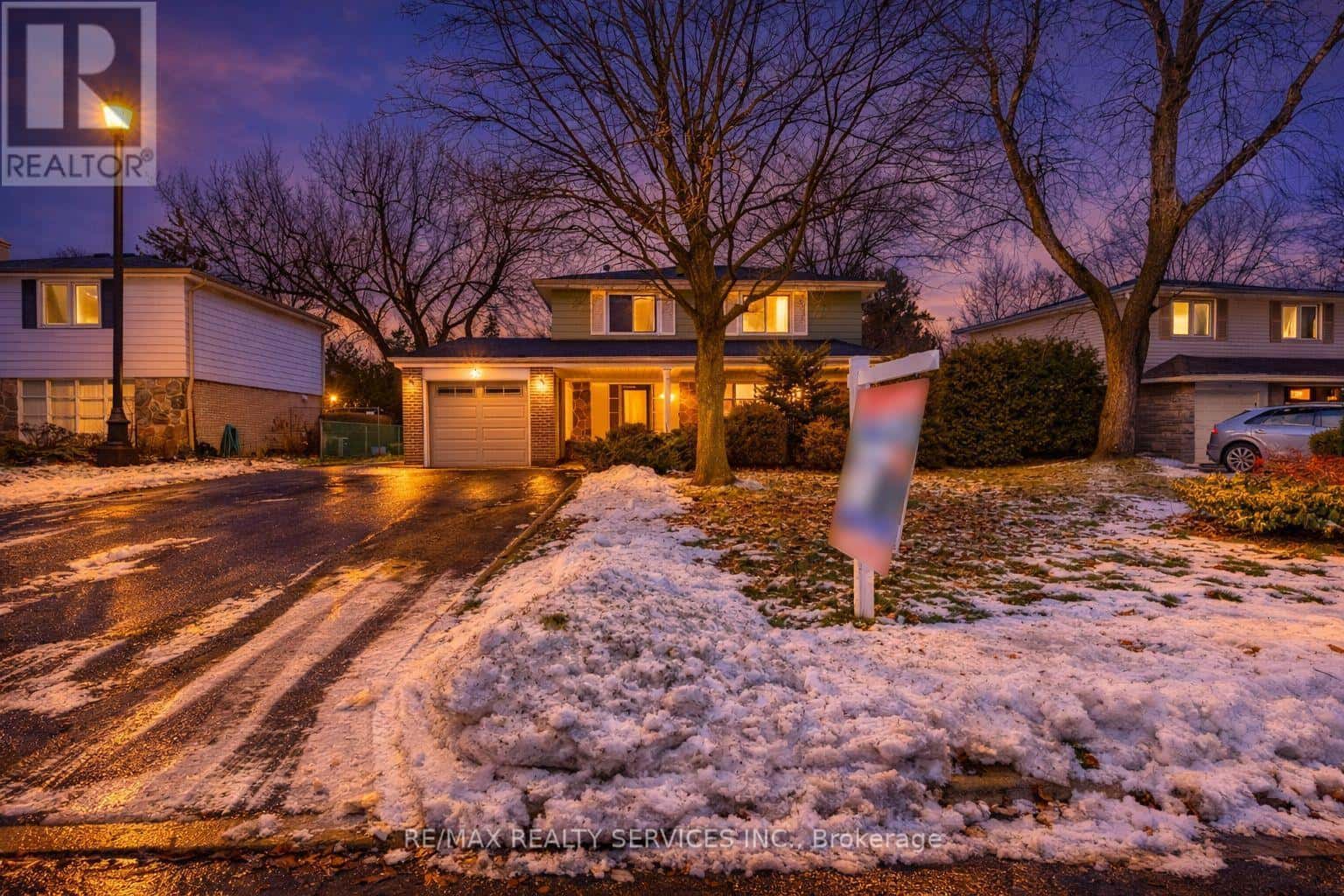 15 RICHMOND DRIVE — Brampton (Brampton East), Ontario - Photo 2 of 44