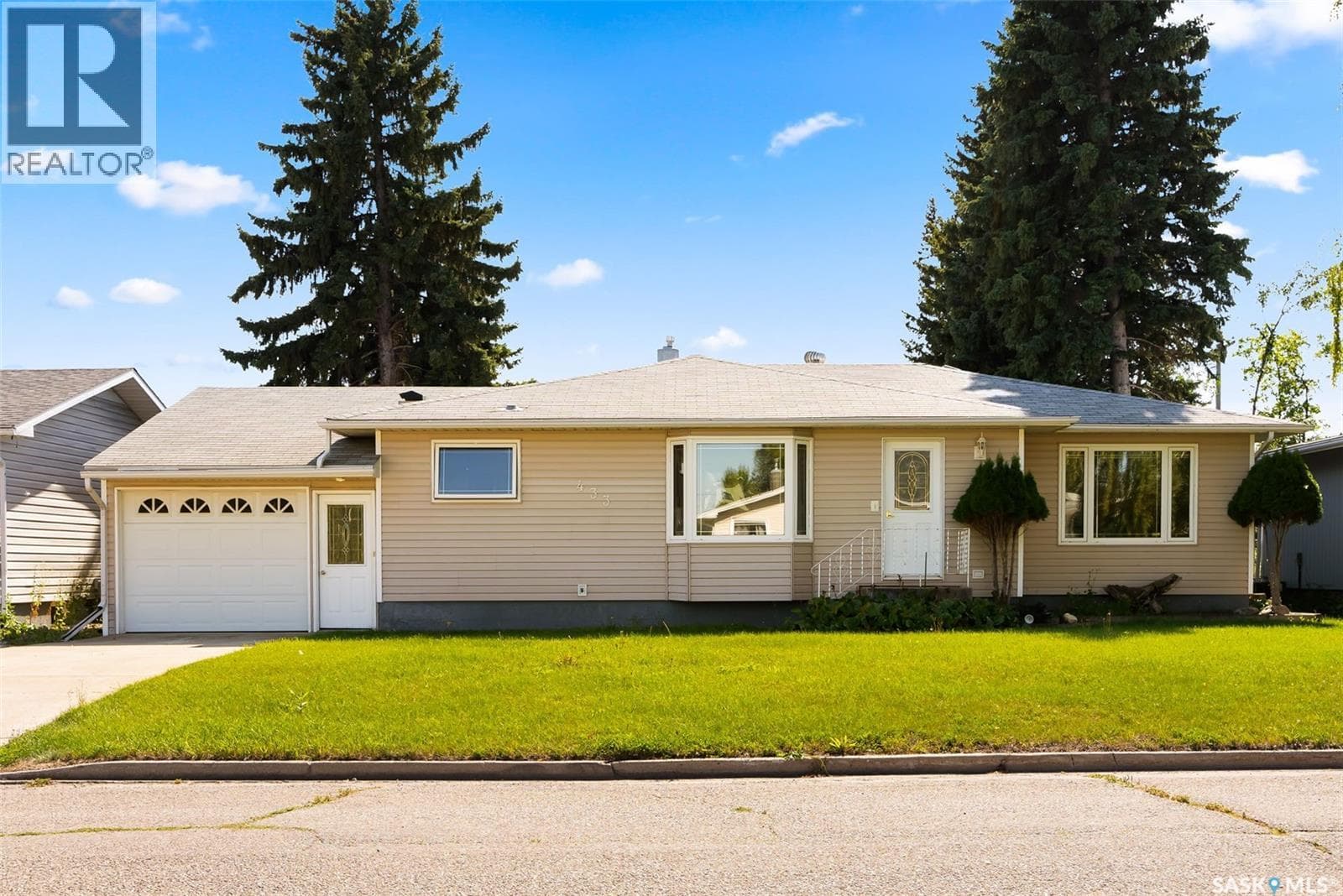 433 9th AVENUE W — Melville, Saskatchewan - Main photo