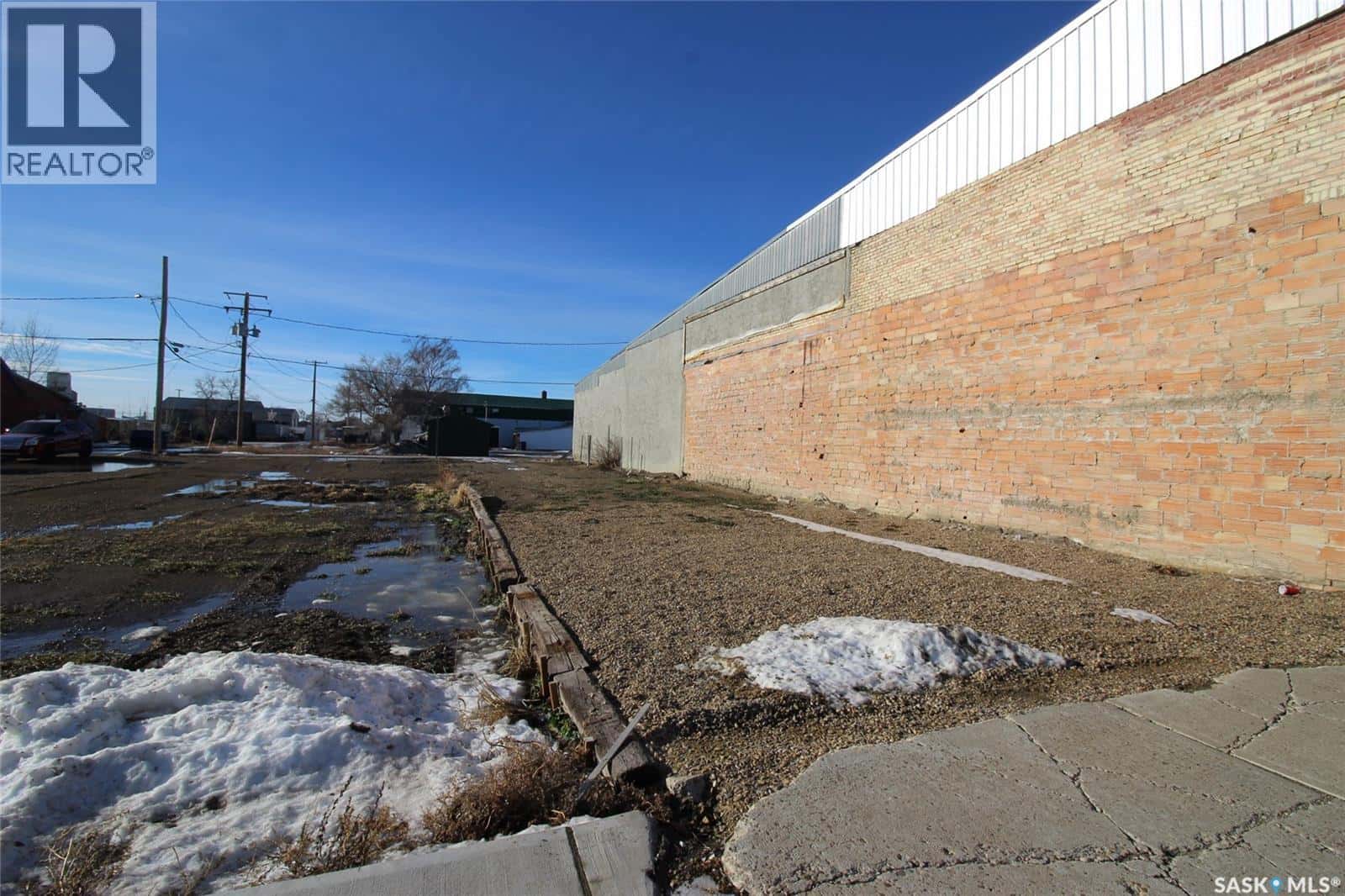 265 Centre STREET — Shaunavon, Saskatchewan - Photo 3 of 5