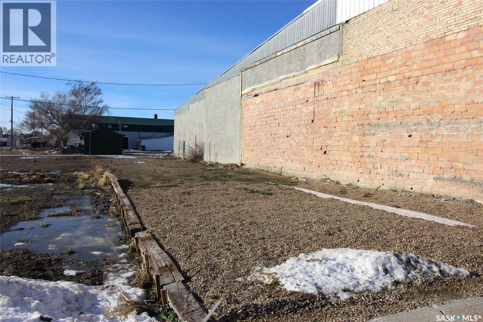 265 Centre STREET — Shaunavon, Saskatchewan - Photo 4 of 5