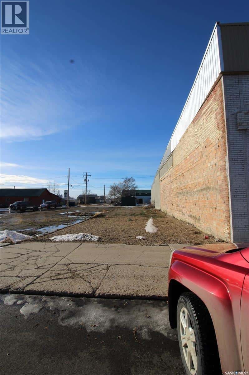 265 Centre STREET — Shaunavon, Saskatchewan - Photo 5 of 5