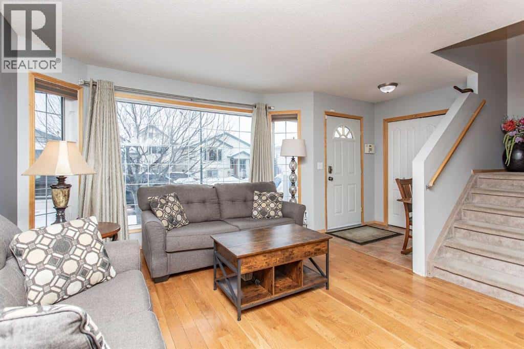 24 Dynes Street — Red Deer, Alberta - Photo 4 of 39