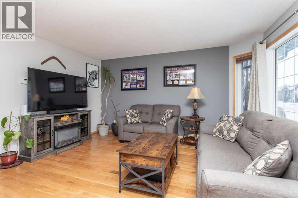 24 Dynes Street — Red Deer, Alberta - Photo 2 of 39