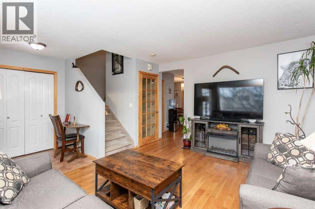 24 Dynes Street — Red Deer, Alberta - Photo 5 of 39