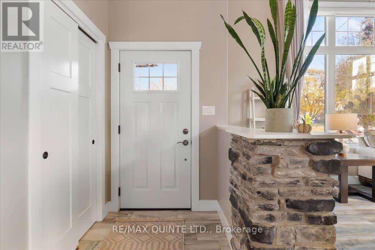 564 SIDNEY STREET — Belleville (Belleville Ward), Ontario - Photo 5 of 47