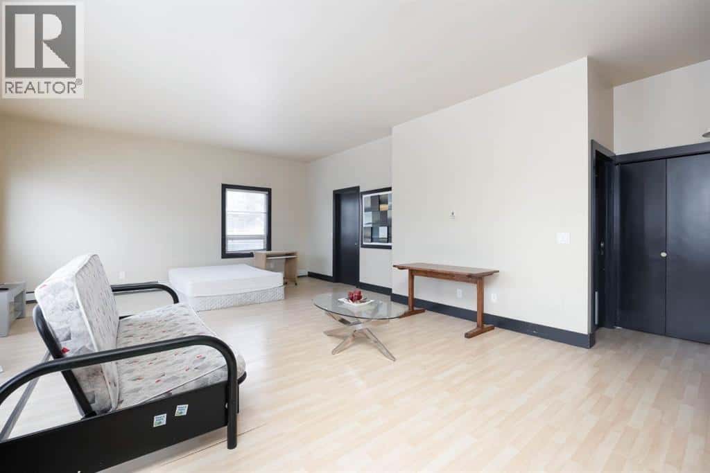 212, 8026 Franklin Avenue — Fort McMurray, Alberta - Photo 3 of 14