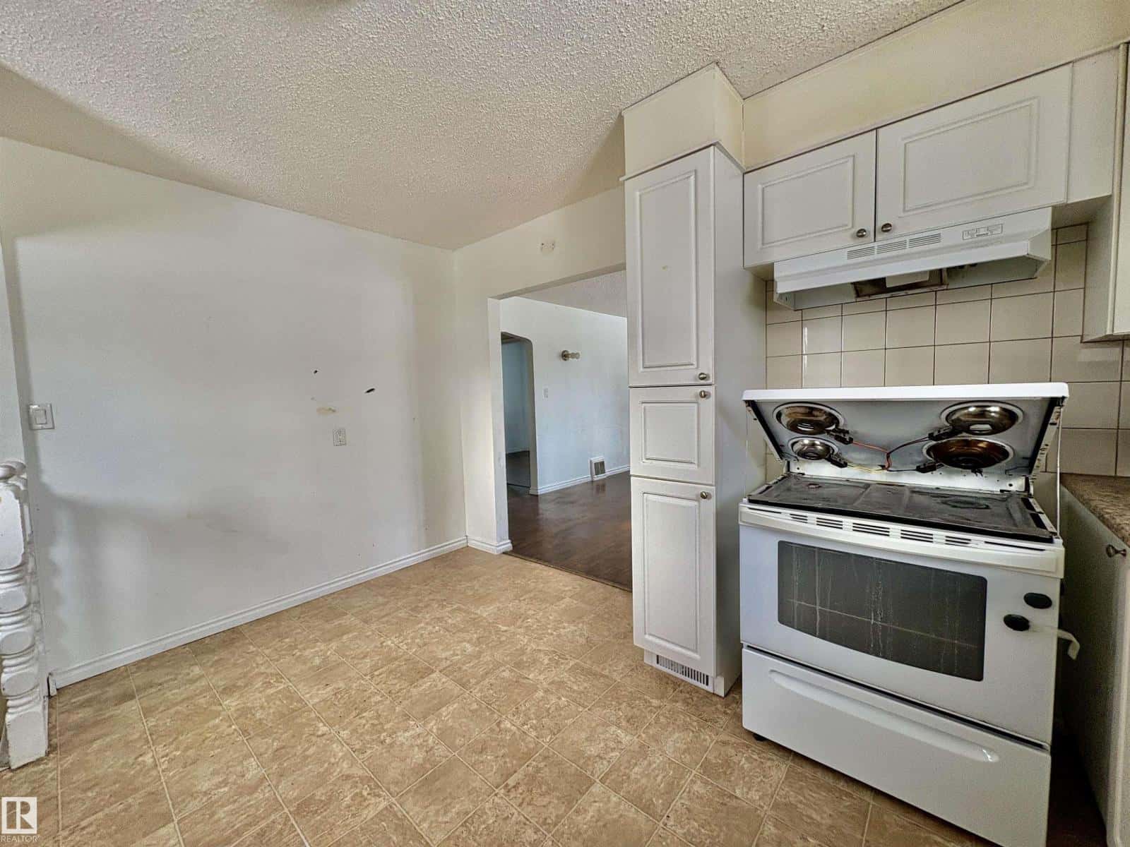 5230 50 ST — Camrose, Alberta - Photo 3 of 44