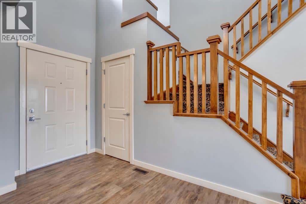 461 Discovery Ridge Boulevard SW — Calgary, Alberta - Photo 2 of 42