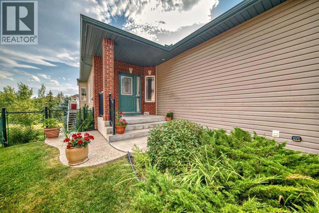 127 Invermere Close — Chestermere, Alberta - Photo 2 of 50