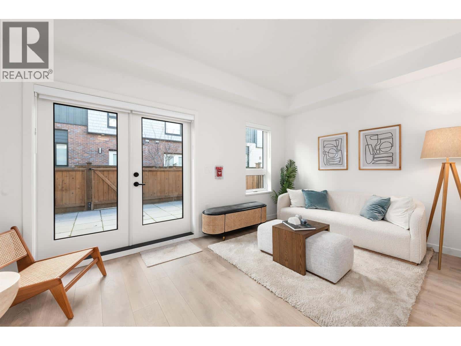 135 535 E 2ND STREET — North Vancouver, British Columbia - Photo 3 of 22