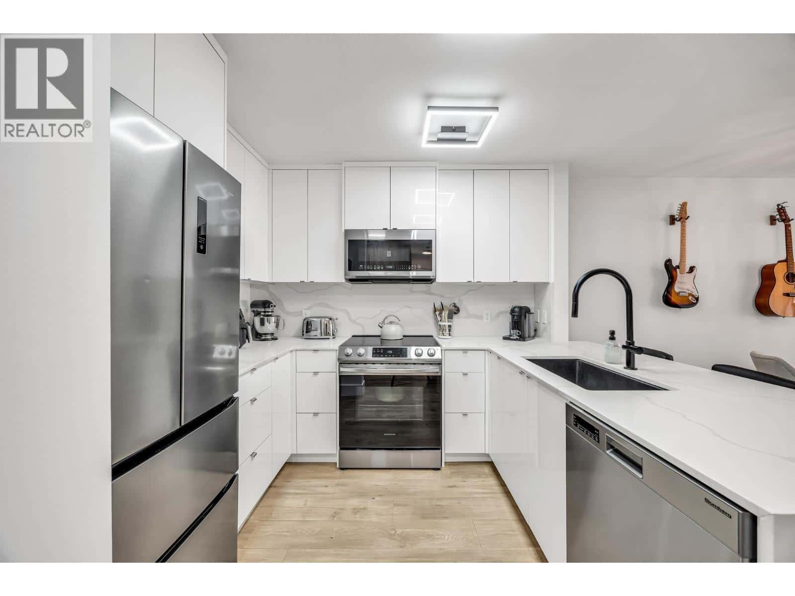 213 3038 E KENT AVENUE SOUTH — Vancouver, British Columbia - Photo 2 of 29