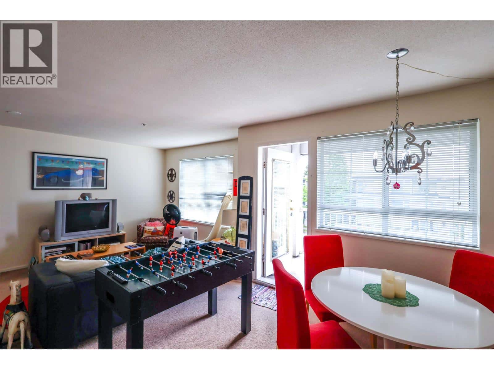 206 723 TWELFTH STREET — New Westminster, British Columbia - Photo 5 of 9