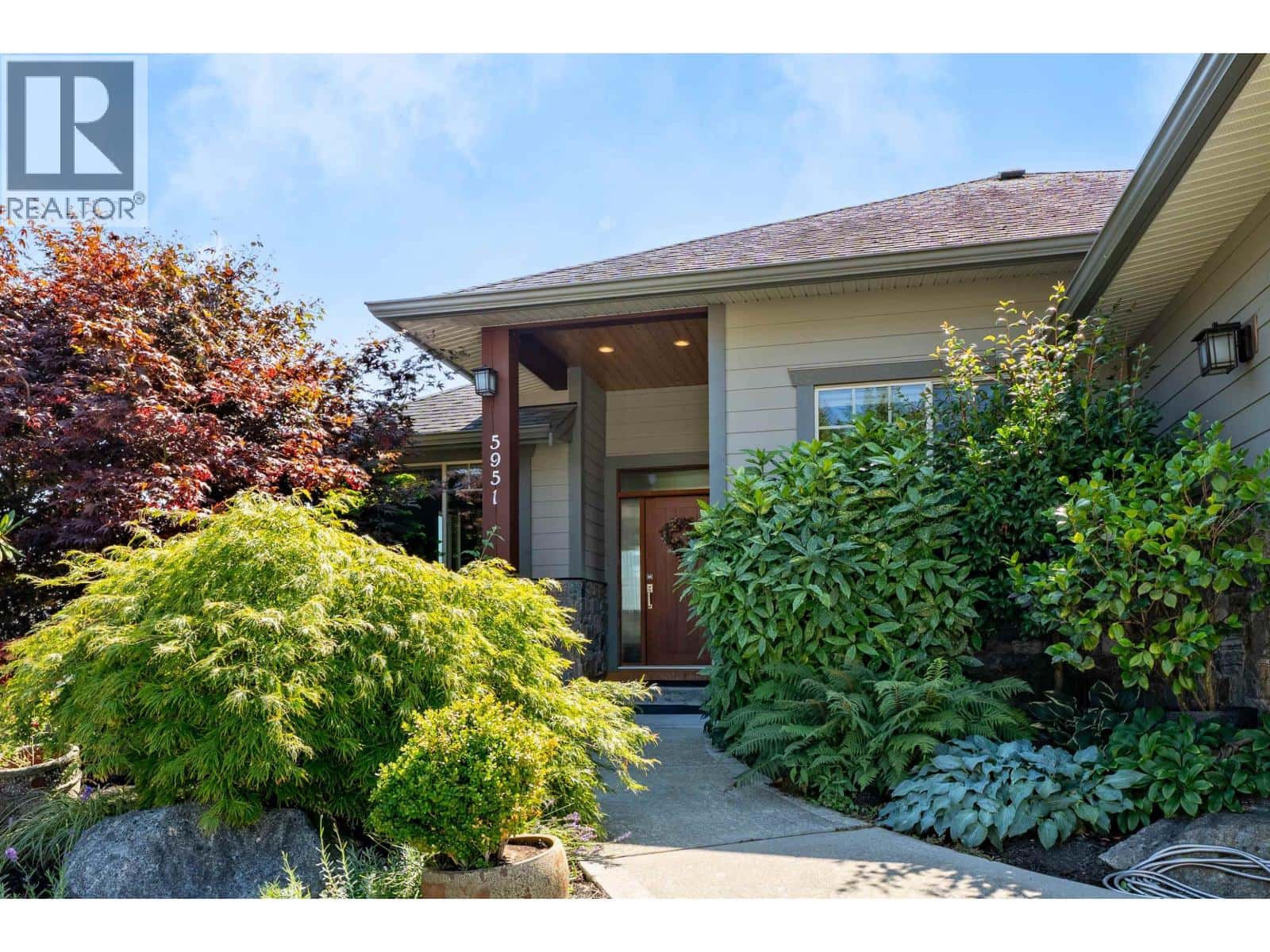 5951 COMPASS LANE — Sechelt, British Columbia - Photo 2 of 40