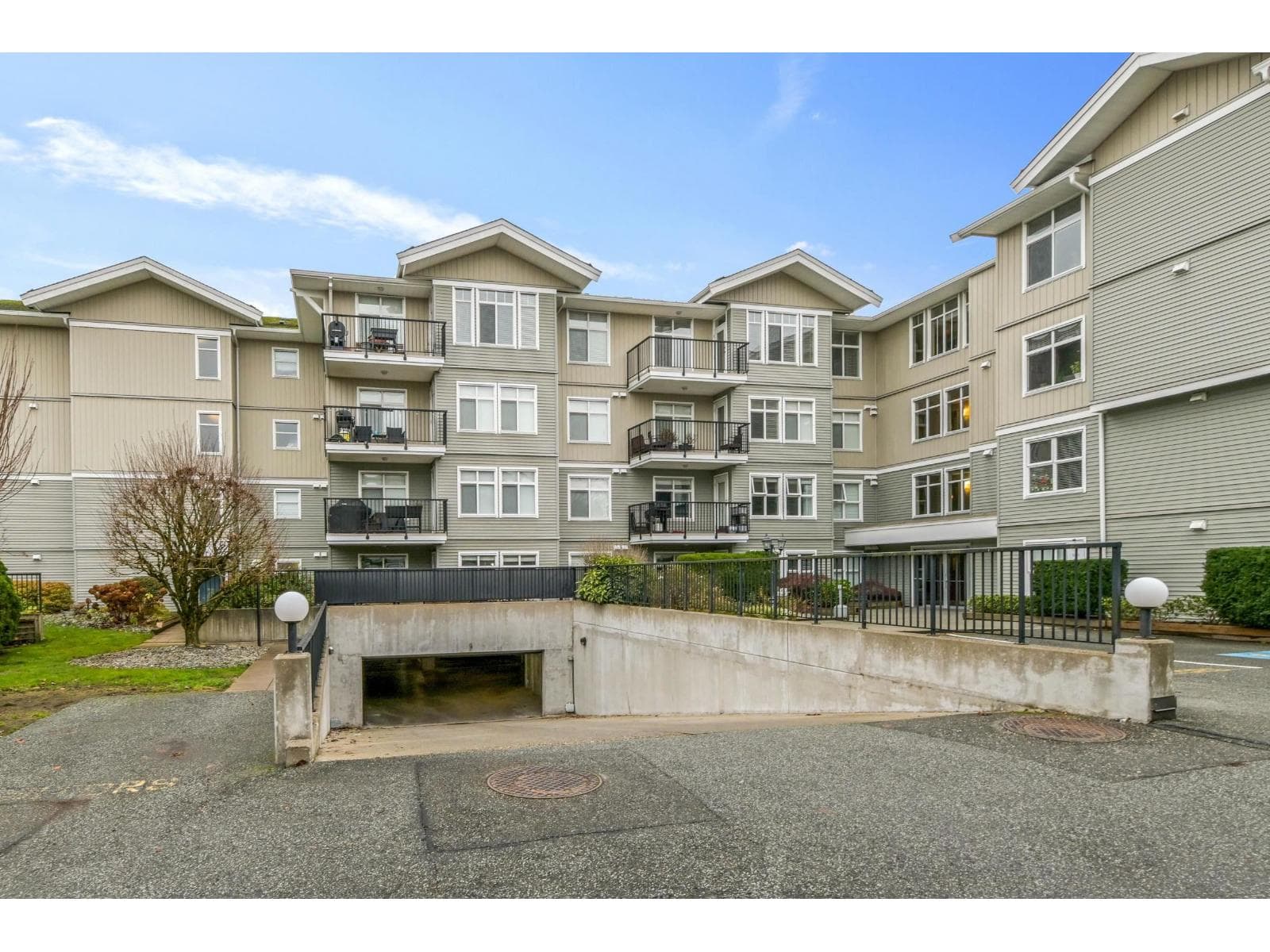 310 33255 OLD YALE ROAD — Abbotsford, British Columbia - Main photo