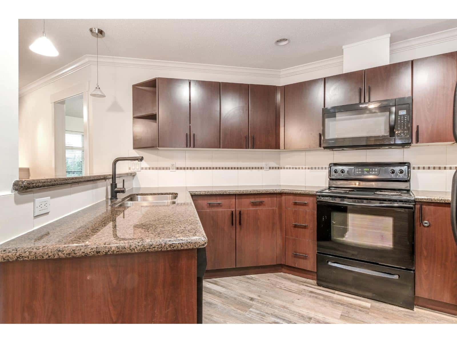 310 33255 OLD YALE ROAD — Abbotsford, British Columbia - Photo 4 of 23