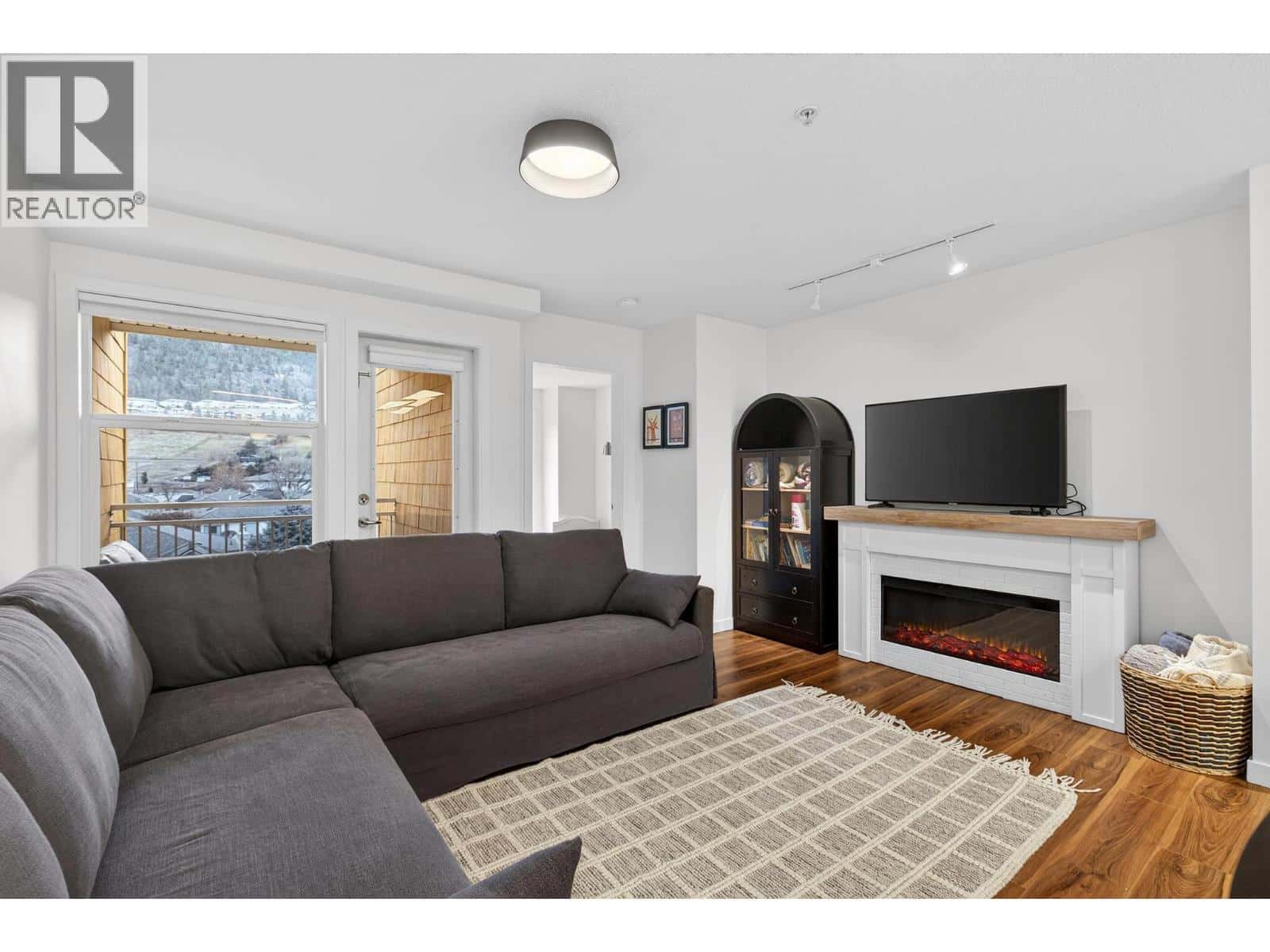 571 Yates Road Unit# 300 — Kelowna, British Columbia - Photo 4 of 31