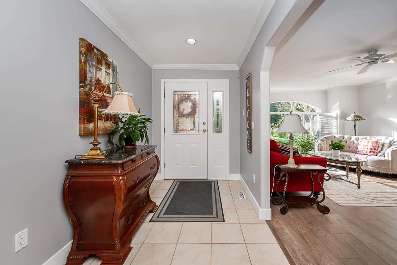 16545 10 AVENUE — Surrey, British Columbia - Photo 4 of 40