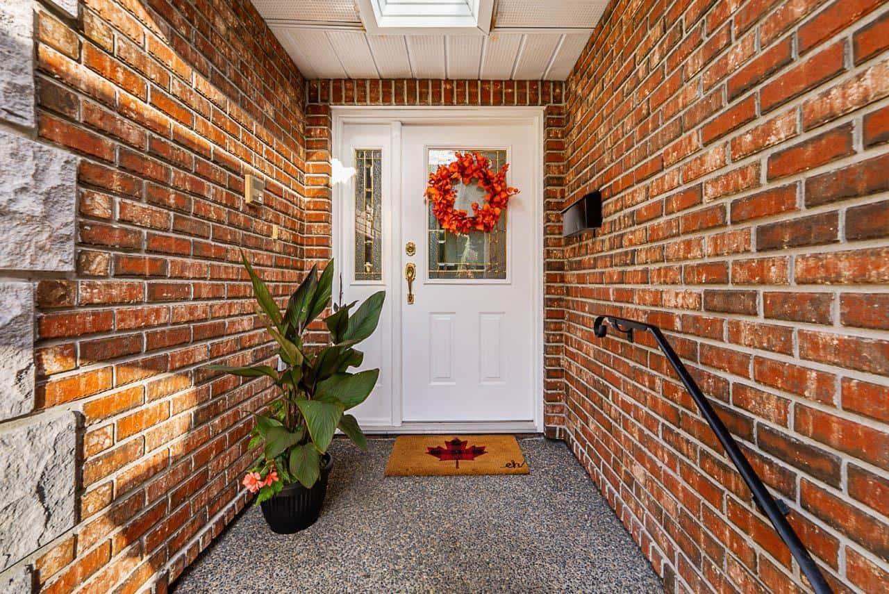 16545 10 AVENUE — Surrey, British Columbia - Photo 3 of 40