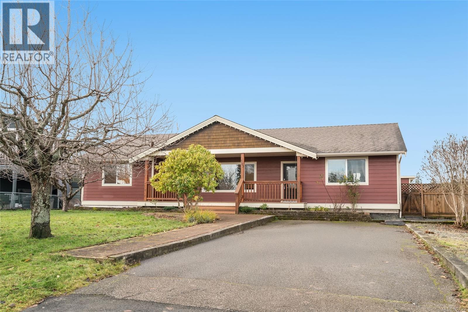 367 McKillop Dr — Parksville, British Columbia - Main photo