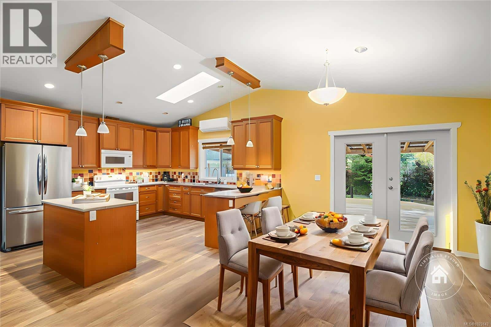 367 McKillop Dr — Parksville, British Columbia - Photo 4 of 26