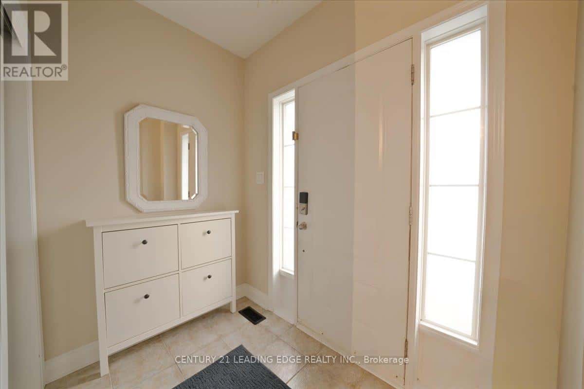 15 CORANTO WAY — Vaughan (Vellore Village), Ontario - Photo 3 of 50