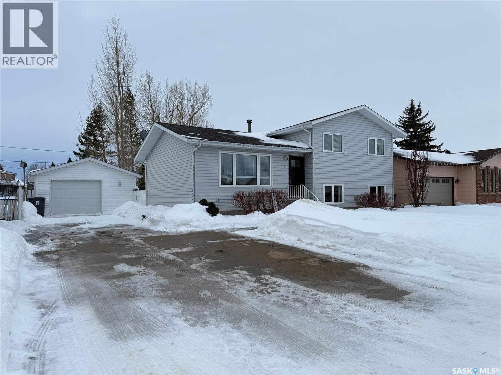 11 Quebec DRIVE — Melville, Saskatchewan - Main photo