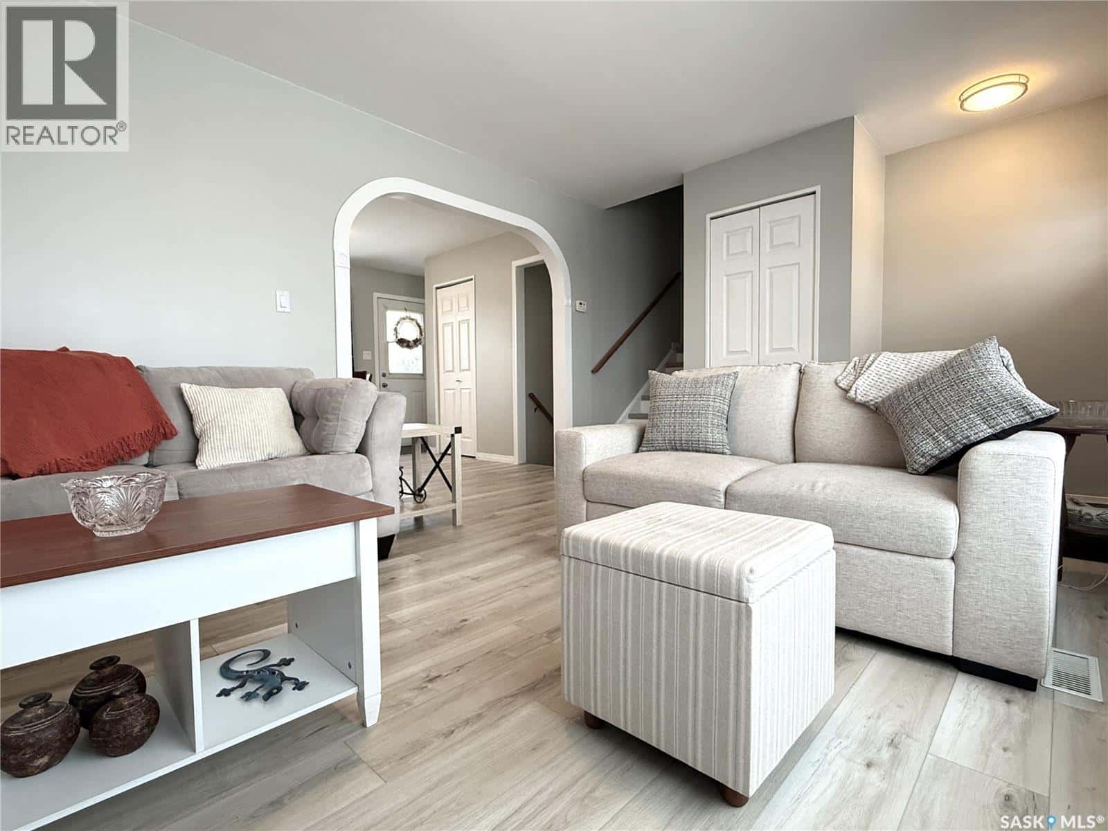 11 Quebec DRIVE — Melville, Saskatchewan - Photo 3 of 43