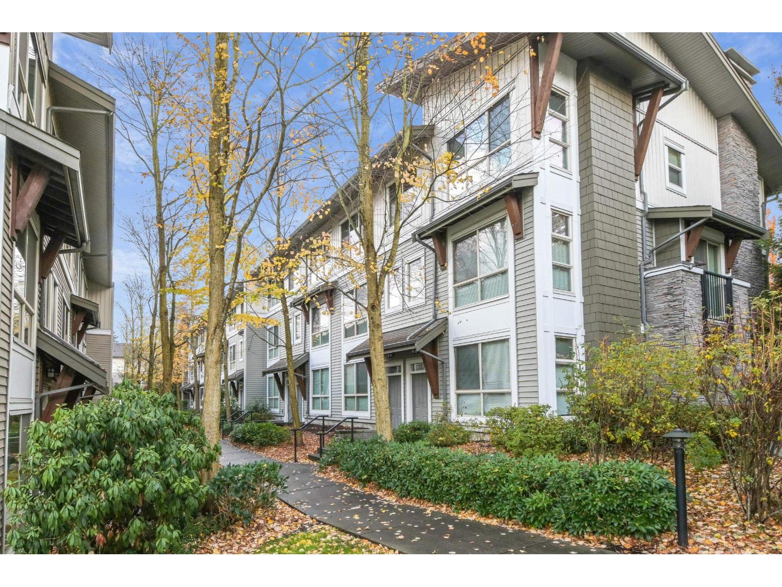 72 6671 121 STREET — Surrey, British Columbia - Main photo