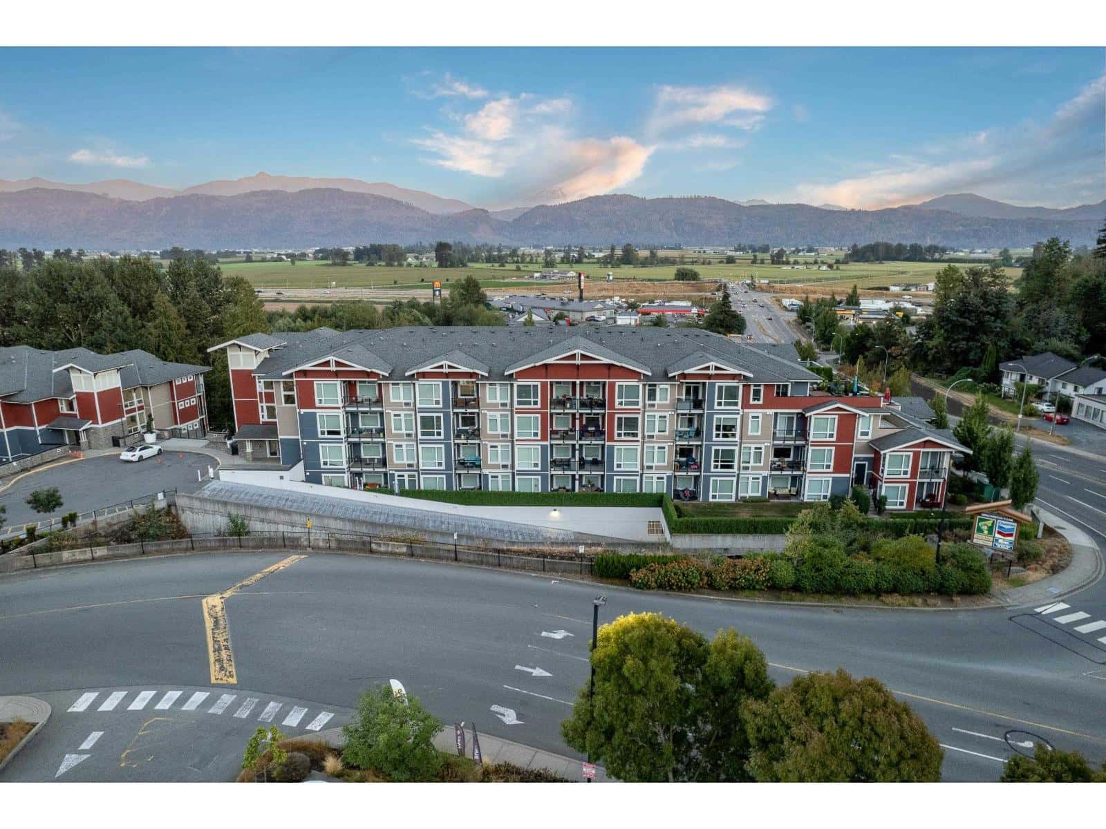 406 2242 WHATCOM ROAD — Abbotsford, British Columbia - Photo 5 of 40