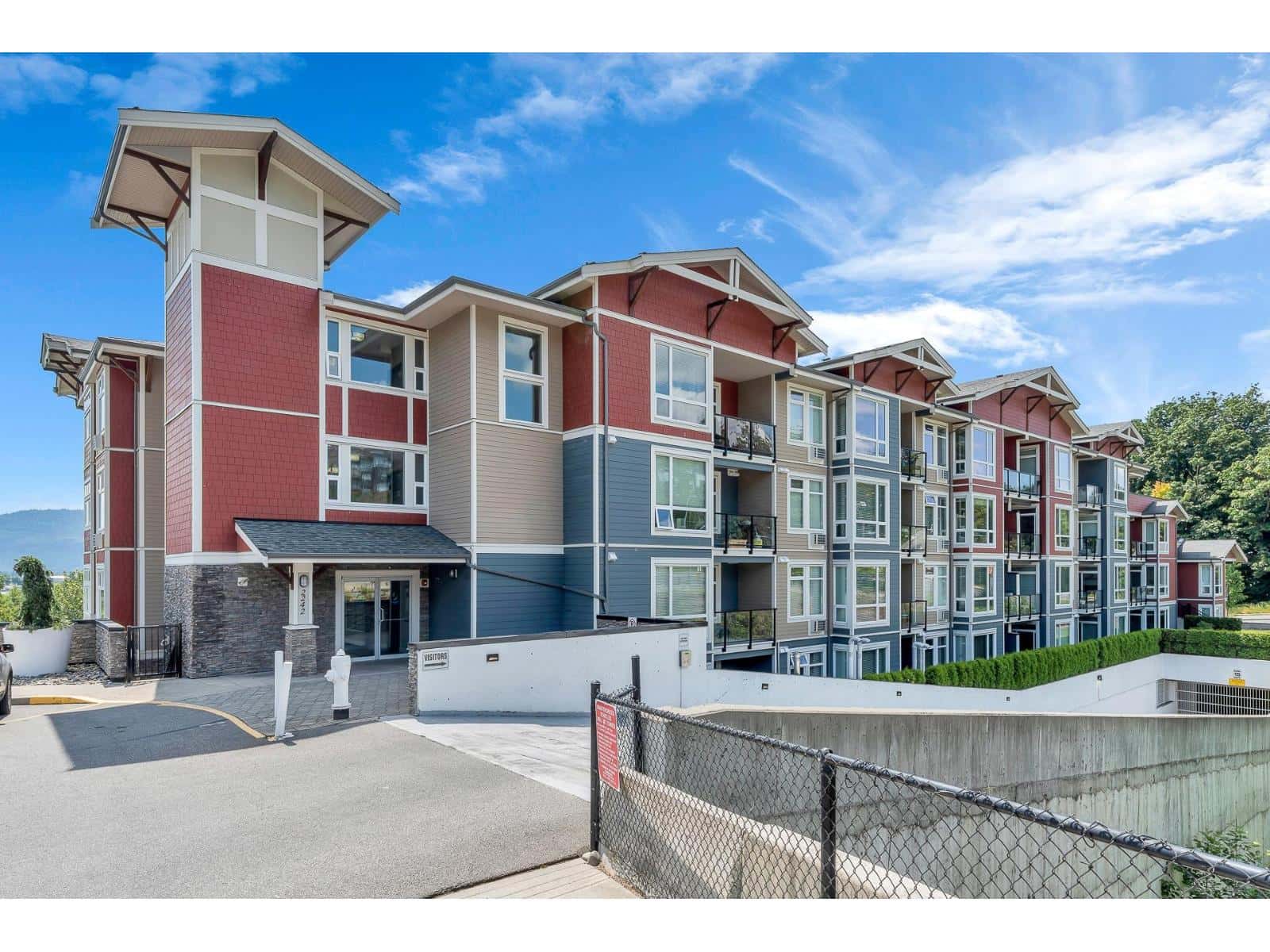 406 2242 WHATCOM ROAD — Abbotsford, British Columbia - Photo 2 of 40