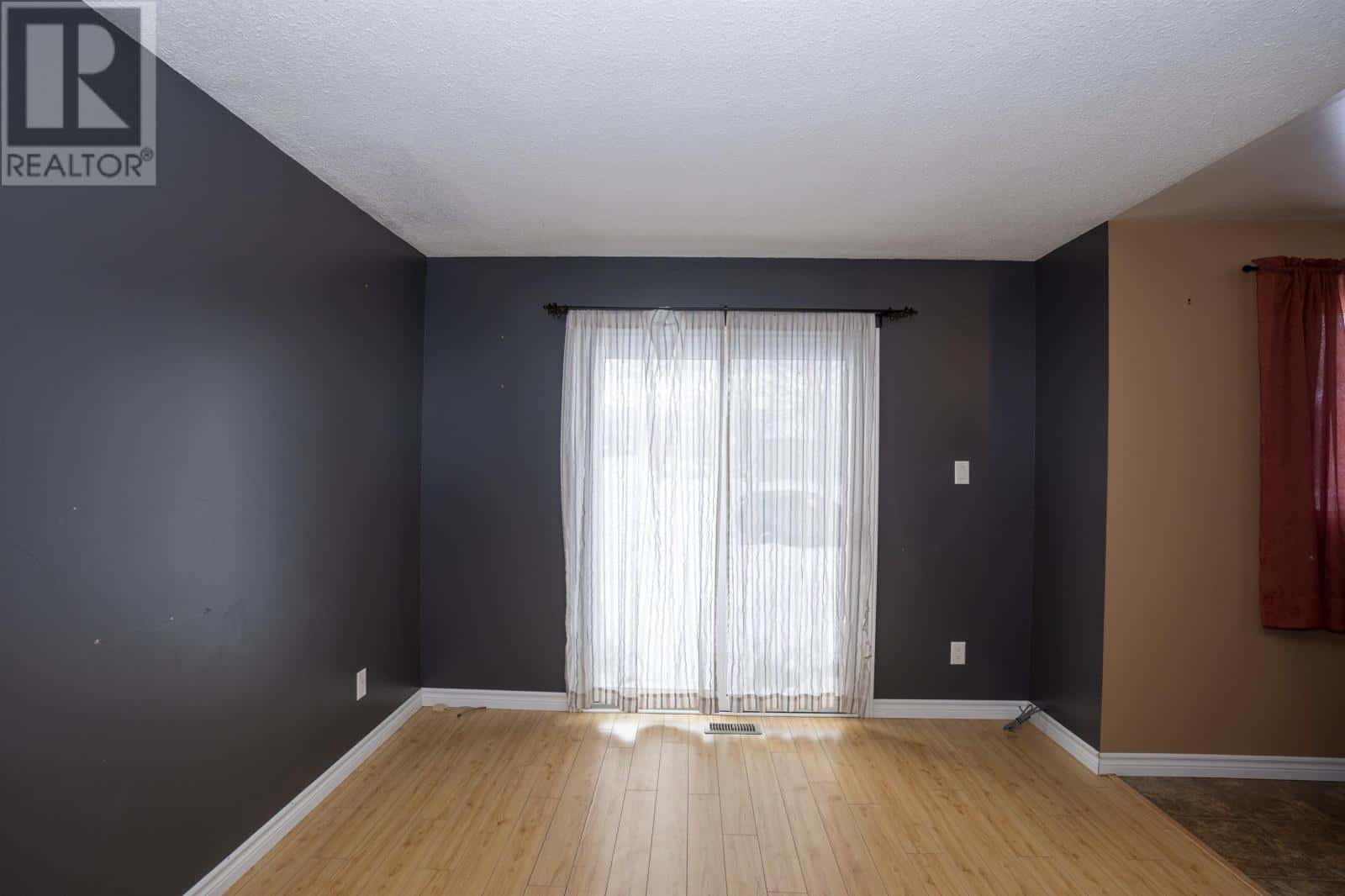 487 Simon Fraser DR — Thunder Bay, Ontario - Photo 4 of 27