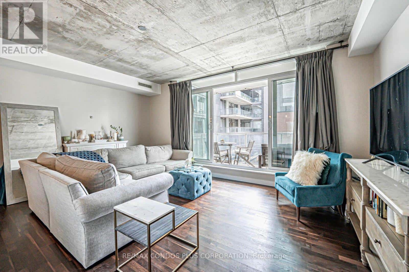 424 - 75 PORTLAND STREET — Toronto (Waterfront Communities), Ontario - Photo 2 of 28