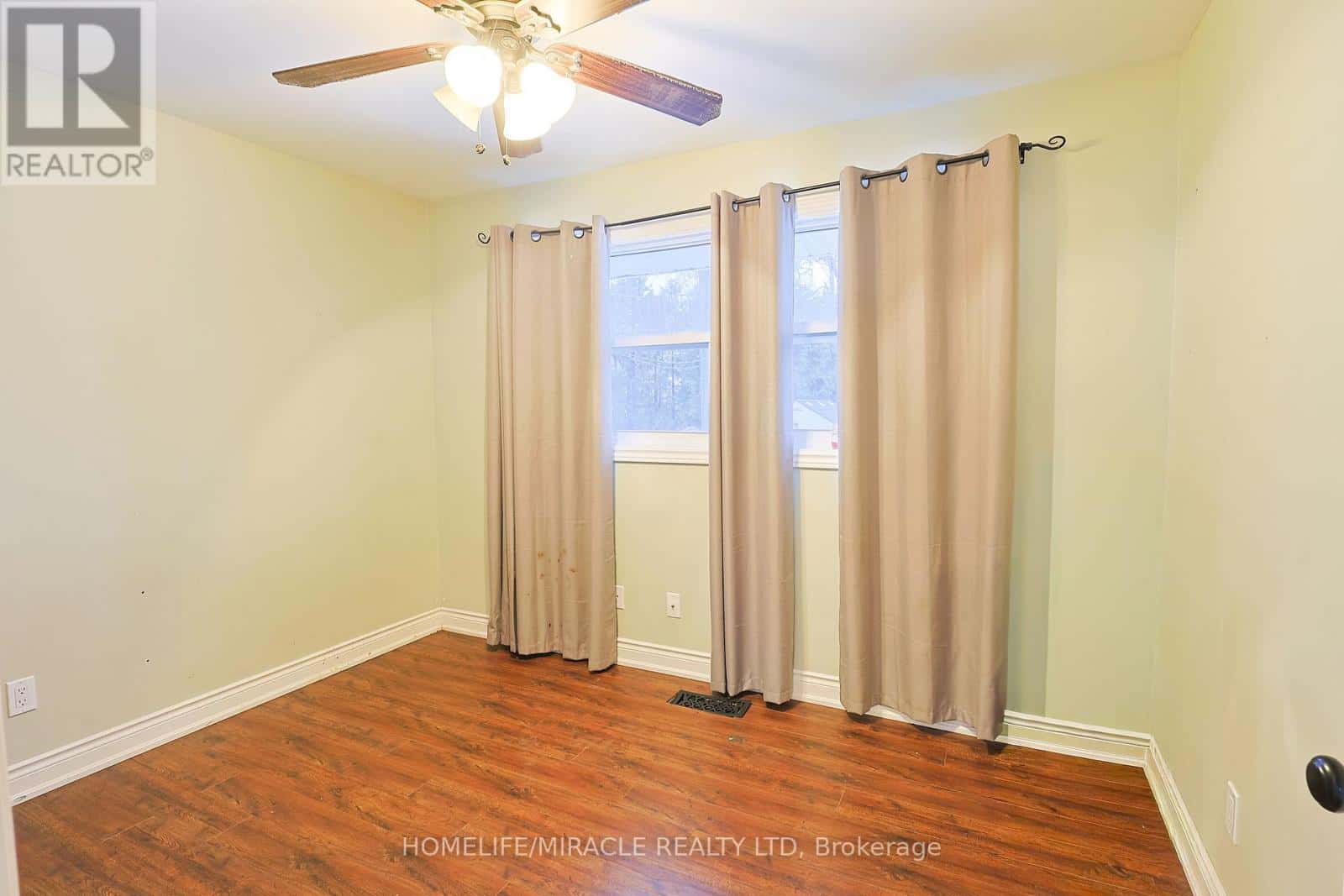 122 FUNDY AVE AVENUE — London East (East O), Ontario - Photo 2 of 32