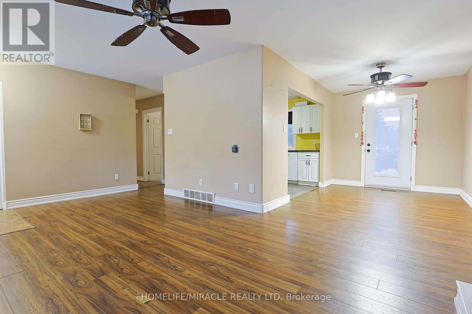 122 FUNDY AVE AVENUE — London East (East O), Ontario - Photo 5 of 32