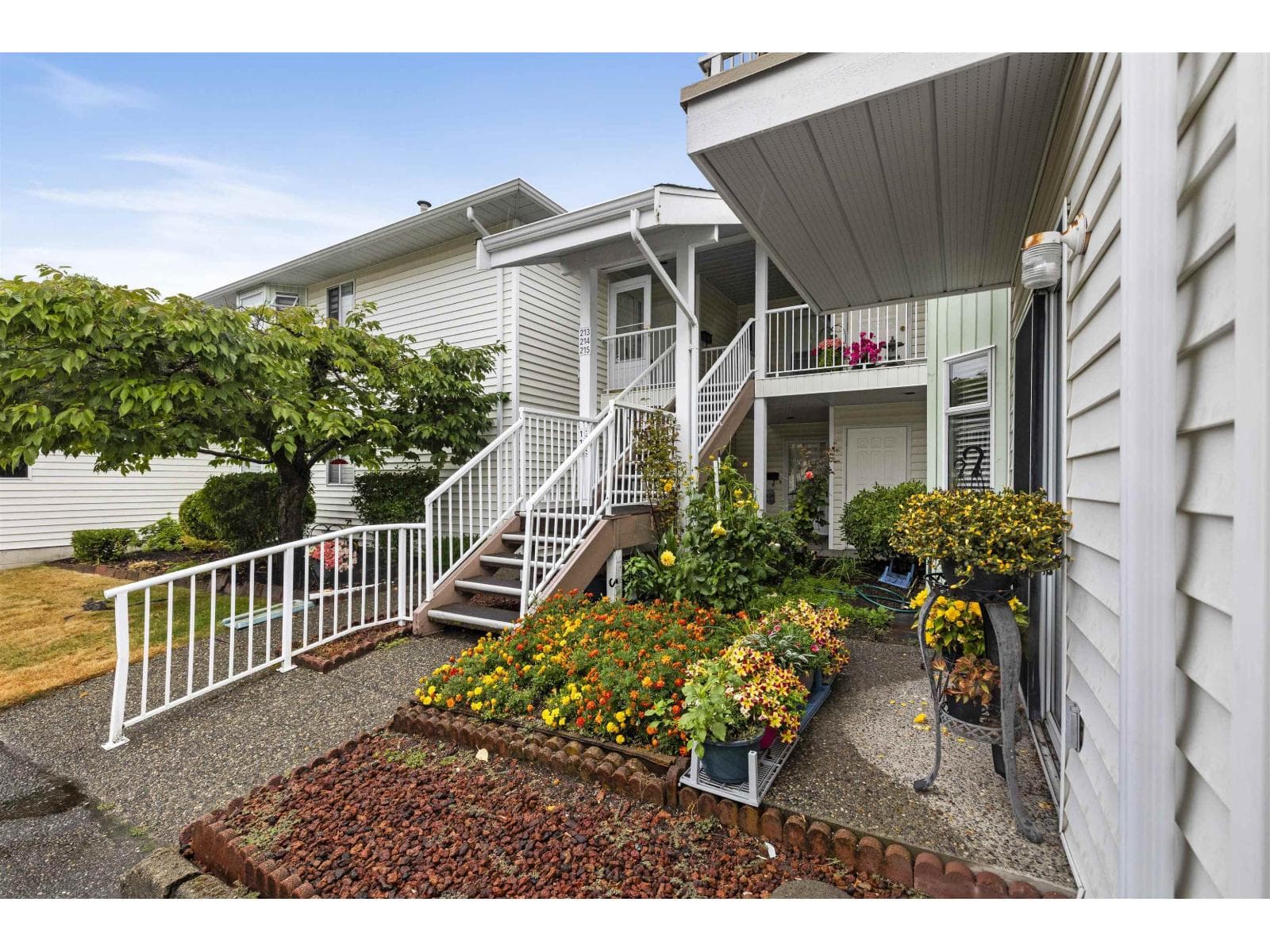 213 7156 121 STREET — Surrey, British Columbia - Main photo