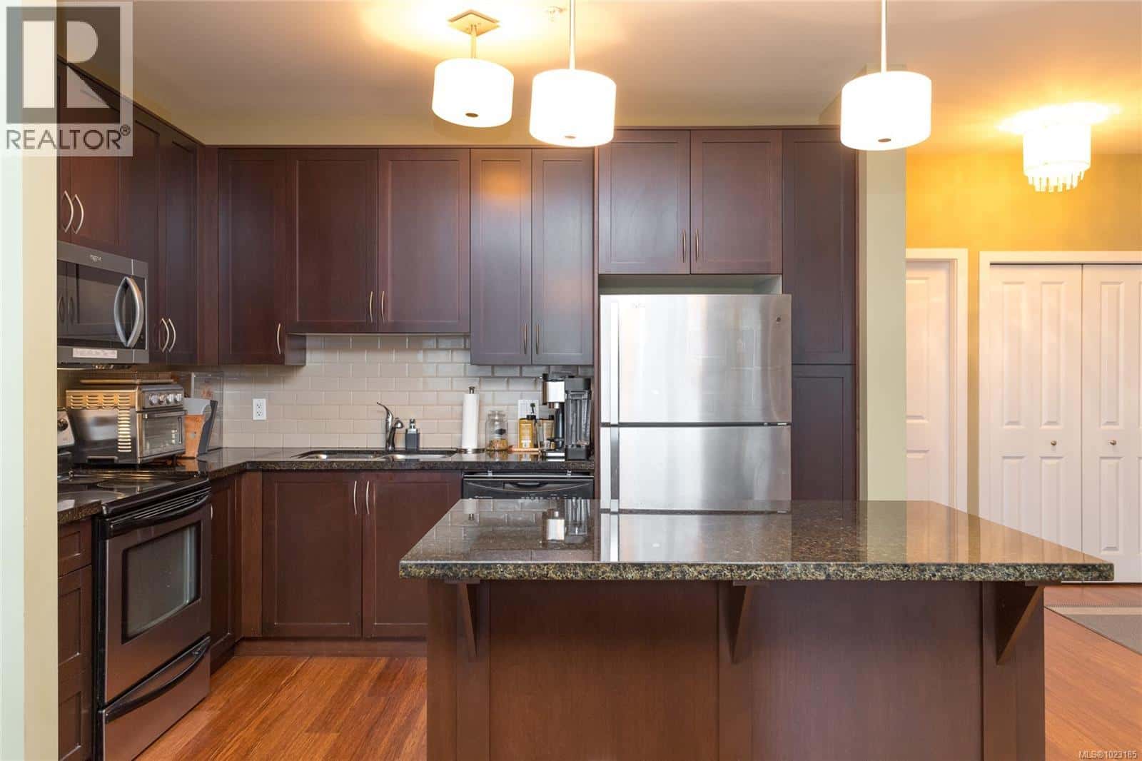 202 608 Fairway Ave — Langford, British Columbia - Photo 4 of 30